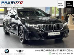 Black sapphire Gebraucht 2024 BMW 520 M Sport Kombi | 54.979 € (Superpreis)