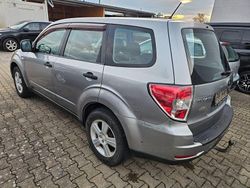 Grau Gebraucht 2009 Subaru Forester Active SUV | 6.650 € (Etwas zu teuer)