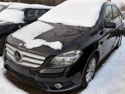 Schwarz Gebraucht 2014 Mercedes 180 Limousine | 8.991 € (Guter Preis)