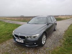 Grau Gebraucht 2019 BMW 320 Sport Line Kombi | 22.490 € (Fairer Preis)