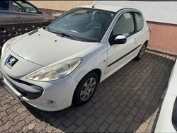 Weiß Gebraucht 2010 Peugeot 206+ Kleinwagen | 1.900 €