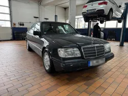 Schwarz Gebraucht 1993 Mercedes E320 Limousine | 14.900 €