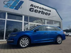 Blau Gebraucht 2024 Skoda Octavia Selection Kombi | 30.945 € (Guter Preis)