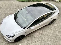 Weiß Gebraucht 2022 Tesla Model 3 Standard Range Plus Limousine | 28.500 € (Guter Preis)