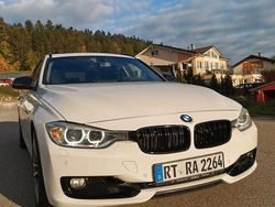 Weiß Gebraucht 2012 BMW 330 Sport Line Kombi | 12.599 € (Fairer Preis)