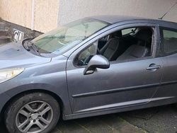 Grau Gebraucht 2010 Peugeot 207 Limousine | 650 € (Superpreis)