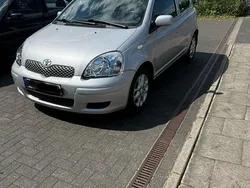 Silber Gebraucht 2004 Toyota Yaris Limousine | 2.250 € (Fairer Preis)