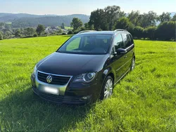 Schwarz Gebraucht 2010 VW Touran Van / Kleinbus | 6.000 € (Superpreis)