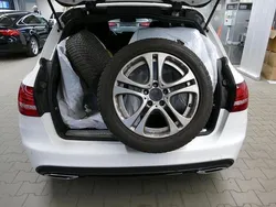 Weiß Gebraucht 2017 Mercedes C220 AMG line Kombi | 18.900 € (Etwas zu teuer)