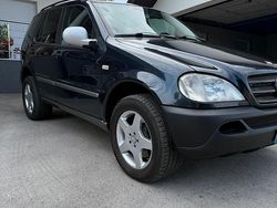 Blau Gebraucht 2000 Mercedes ML270 SUV | 13.500 €