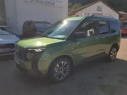 Bursting green Neu 2025 Ford Tourneo Courier Titanium Van / Kleinbus | 26.990 € (Fairer Preis)