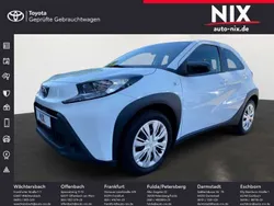 Schneeweiß Gebraucht 2022 Toyota Aygo X-play Kleinwagen | 13.790 € (Fairer Preis)