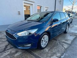 Blau Gebraucht 2015 Ford Focus Trend Limousine | 2.990 € (Guter Preis)