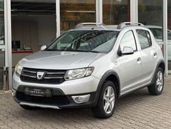 Grau Gebraucht 2015 Dacia Sandero Prestige SUV | 7.800 €