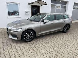 Pebble grey / metallic Gebraucht 2019 Volvo V60 Momentum Kombi | 24.987 € (Teuer)