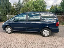 Blau Gebraucht 2010 VW Sharan Van / Kleinbus | 2.400 €