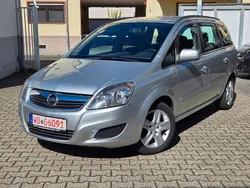 Silber Gebraucht 2014 Opel Zafira Family Van / Kleinbus | 6.399 € (Guter Preis)