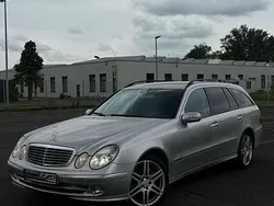 Silber Gebraucht 2003 Mercedes E200 Kombi | 2.500 €