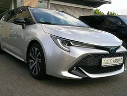 Zweifarbenlackierung silber/sc Gebraucht 2021 Toyota Corolla Team Kombi | 22.490 € (Guter Preis)