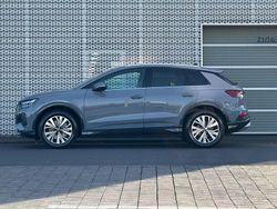Grau Neu 2025 Audi Q4 e-tron SUV | 53.765 € (Fairer Preis)