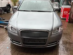 Silber Gebraucht 2005 Audi A4 Kombi | 999 €