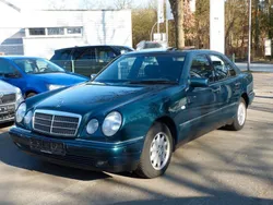 Grün Gebraucht 1997 Mercedes E230 Elegance Limousine | 6.399 € (Teuer)