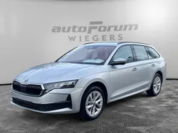 Brilliantsilber metallic Neu 2025 Skoda Octavia Selection Kombi | 32.570 € (Guter Preis)