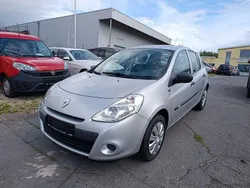 Grau Gebraucht 2011 Renault Clio III Limousine | 3.990 € (Fairer Preis)