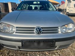 Silber Gebraucht 2006 VW Golf IV Kombi | 2.000 €