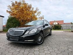 Schwarz Gebraucht 2011 Mercedes 220 Kombi | 9.300 €