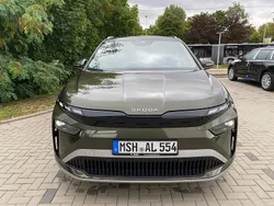 Olibogrün metallic Gebraucht 2025 Skoda Enyaq iV Loft SUV | 40.490 € (Guter Preis)