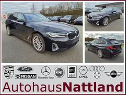 Black sapphire metallic Gebraucht 2021 BMW 530 Luxury Line Kombi | 28.950 € (Guter Preis)
