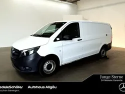 Weiss Gebraucht 2023 Mercedes Vito Van / Kleinbus | 30.762 € (Guter Preis)