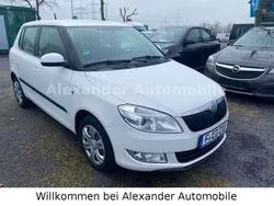 Weiß Gebraucht 2012 Skoda Fabia Ambition Limousine | 4.400 € (Fairer Preis)