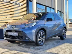 Grau Gebraucht 2024 Toyota Aygo Team Kleinwagen | 17.440 € (Etwas zu teuer)