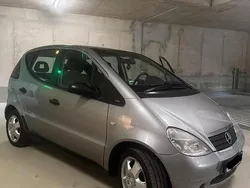 Grau Gebraucht 2000 Mercedes A160 Classic Kleinwagen | 2.400 € (Teuer)
