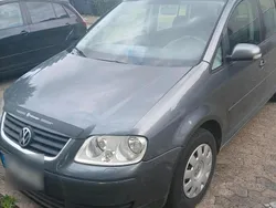 Grau Gebraucht 2006 VW Touran Van / Kleinbus | 2.550 € (Teuer)