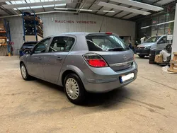 Silber Gebraucht 2009 Opel Astra Limousine | 2.500 € (Etwas zu teuer)