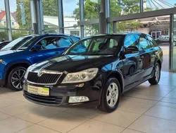 Schwarz Gebraucht 2011 Skoda Octavia Elegance Kombi | 7.950 € (Fairer Preis)