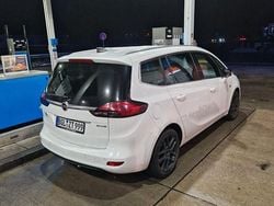 Weiß Gebraucht 2016 Opel Zafira Tourer Edition Van / Kleinbus | 5.500 € (Superpreis)