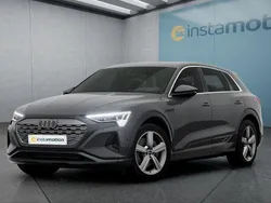 Grau Gebraucht 2024 Audi Q8 e-tron SUV | 65.149 € (Fairer Preis)