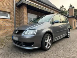Grau Gebraucht 2005 VW Touran Van / Kleinbus | 3.990 € (Teuer)
