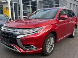 Rot Gebraucht 2019 Mitsubishi Outlander P-HEV Top SUV | 22.990 € (Fairer Preis)