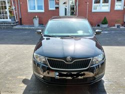 Schwarz Gebraucht 2025 Skoda Rapid Limousine | 9.900 €