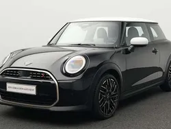 Schwarz Gebraucht 2024 Mini Cooper S Favoured Kleinwagen | 28.873 € (Superpreis)