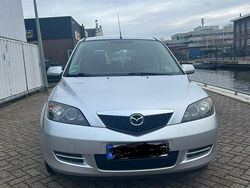 Grau Gebraucht 2007 Mazda 2 Kleinwagen | 2.100 € (Etwas zu teuer)