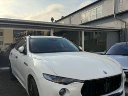 Weiß Gebraucht 2016 Maserati Levante SUV | 33.500 € (Etwas zu teuer)