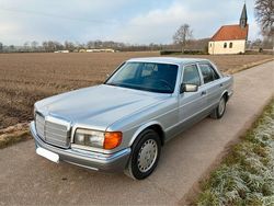 Silber Gebraucht 1988 Mercedes 260 Limousine | 9.900 €