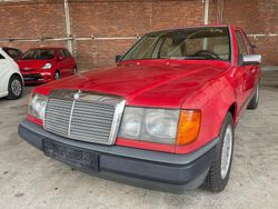 Rot Gebraucht 1988 Mercedes 200 Limousine | 2.499 €