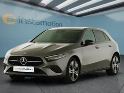 Grau Gebraucht 2023 Mercedes A250 Kleinwagen | 28.399 € (Fairer Preis)